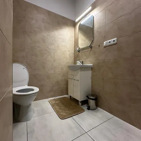 Modern & Cozy Near Hockey & Football Arena *