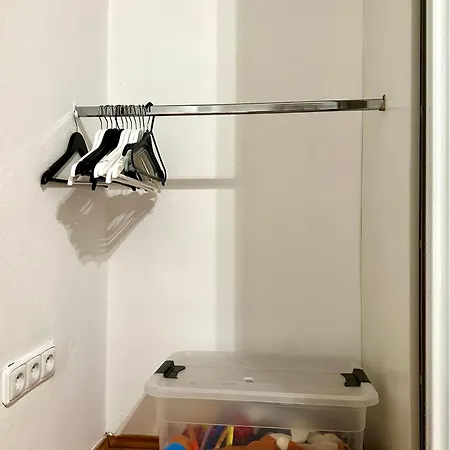 Modern & Cozy Near Hockey & Football Arena Daire *