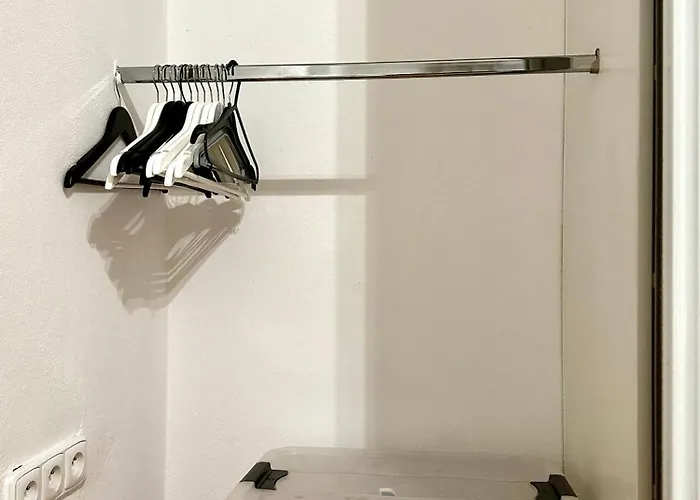 Modern & Cozy Near Hockey & Football Arena Lägenhet *